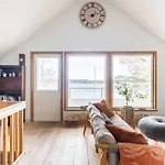 Big 4 Bedroom House With Sauna By The Sea 샬레