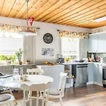 Big 4 Bedroom House With Sauna By The Sea * 바사