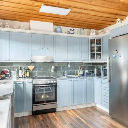 シャレー Big 4 Bedroom House With Sauna By The Sea ヴァーサ