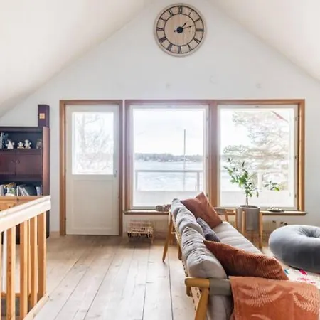 Big 4 Bedroom House With Sauna By The Sea シャレー