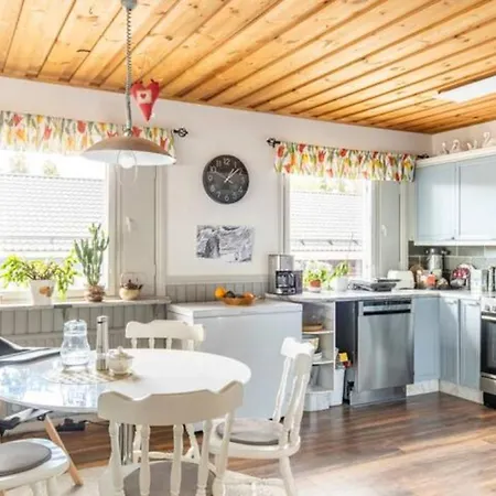 Big 4 Bedroom House With Sauna By The Sea * ヴァーサ