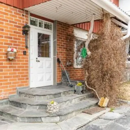 Big 4 Bedroom House With Sauna By The Sea ヴァーサ
