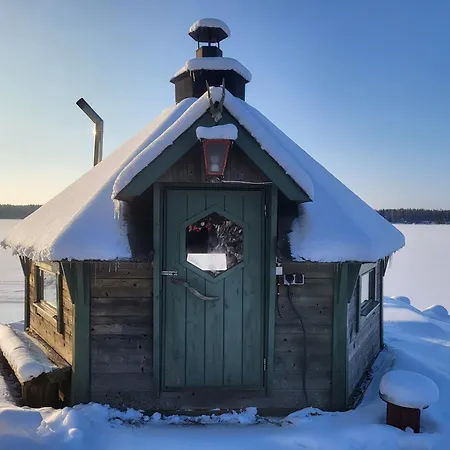 Big 4 Bedroom House With Sauna By The Sea シャレー