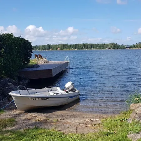 Big 4 Bedroom House With Sauna By The Sea シャレー